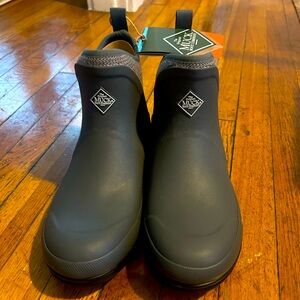 NEW - Ankle Rain Boots, Muck Boot Company